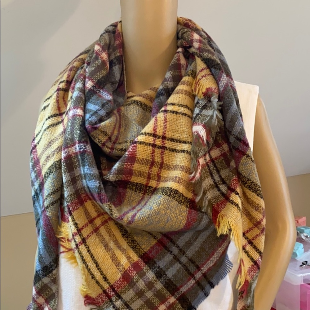 Triangle Blanket Scarf - Picture 3 of 4